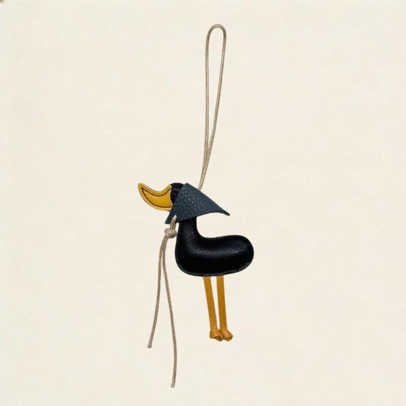 New Creative Scarf Duck Duck Duckling Car Keychain Leather Bag Pendant Pendant Car Keychain Decoration With Cute Keychain