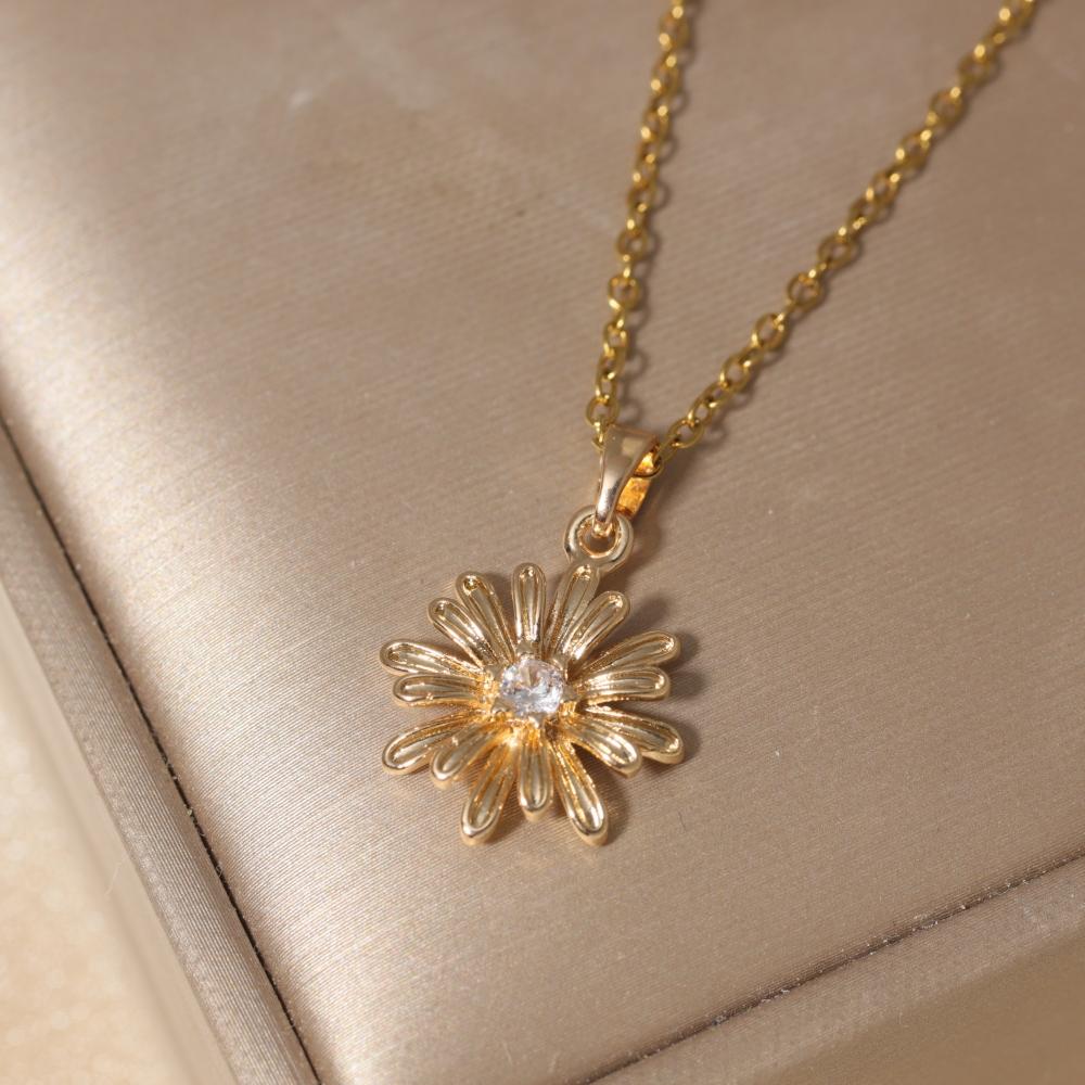 Flower Shape Pendant Necklace for Women Golden Stainless Steel Clavicle Chain Wedding Party Daily Wear Jewelry Accessories