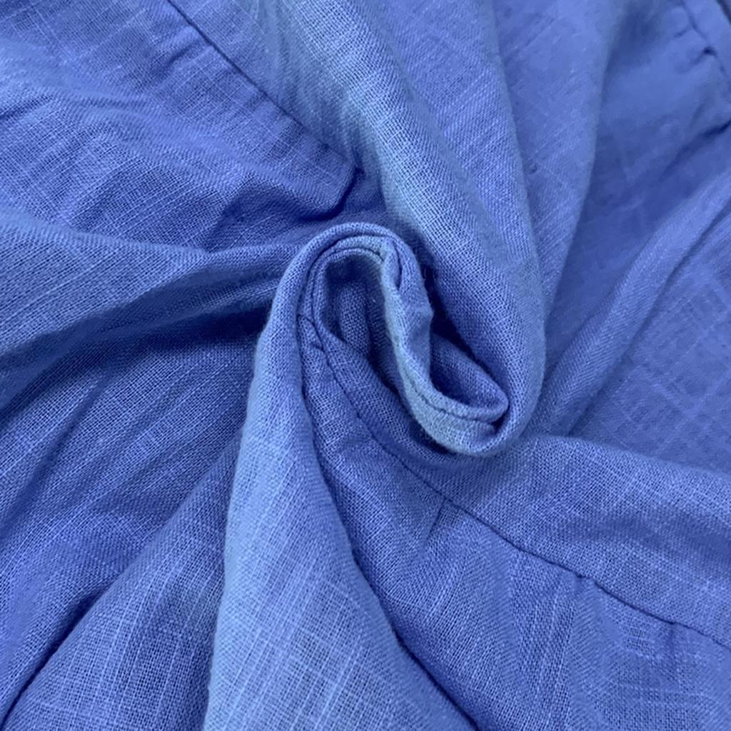 Lässiges und modisches Damenkleid