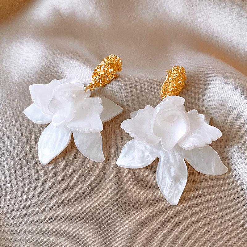 

Новые серьги-пусеты с цветами в атмосфере, серьги с темпераментом в стиле ins, маленькие и свежие, серьги как у интернет-знаменитости, универсальные женские