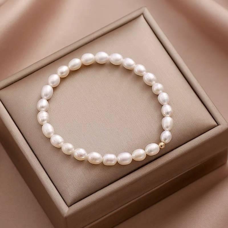 

Natural Freshwater Pearl and Mica Bead Elastic String Bracelet. Unique and Extremely Fashionable Pearl Accessory for All Occasions. 5-6 White