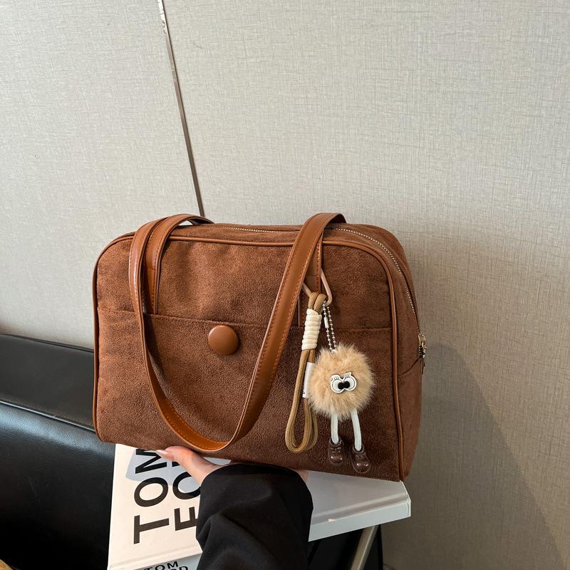 

Винтажная замшевая большая сумка женская новая модная дорожная сумка под мышкой на каждый день осень и зима сумка-подушка Майяр with pendant коричневый