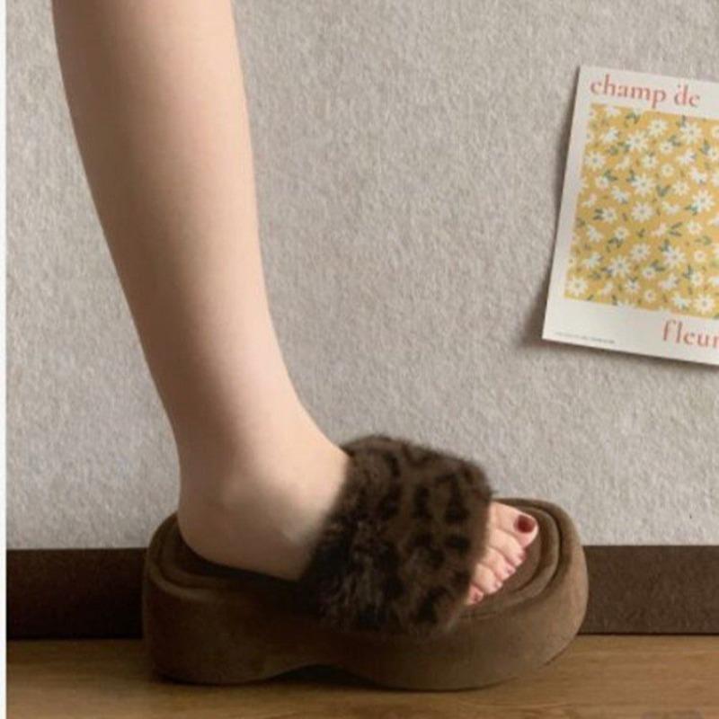 

Fashion Bow Women s Fur Slippers Women s 2025 New Outside Wear Fashionable and Versatile Flat Fur Slippers 40