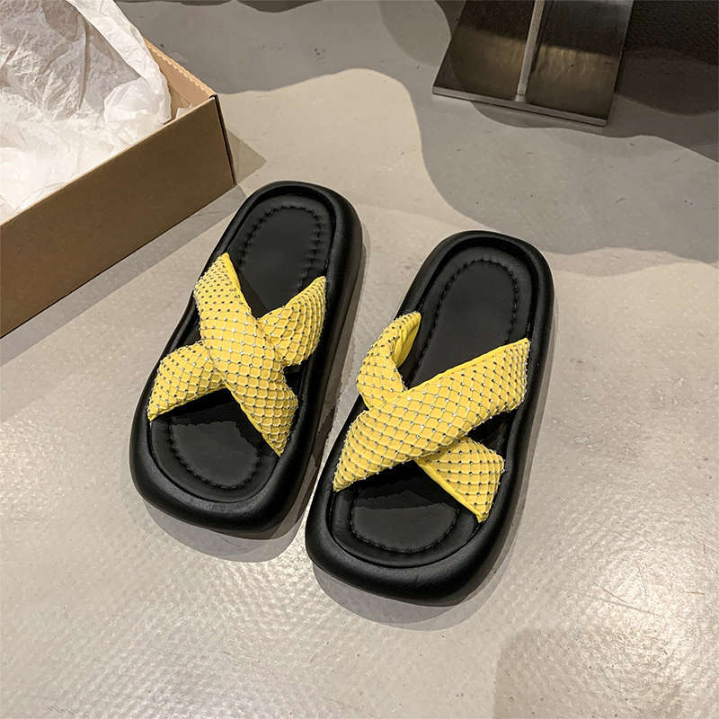 Super fire rhinestone muffin with skirt one word cool slippers women's summer wear 2025 new Internet celebrity fashion platform slippers