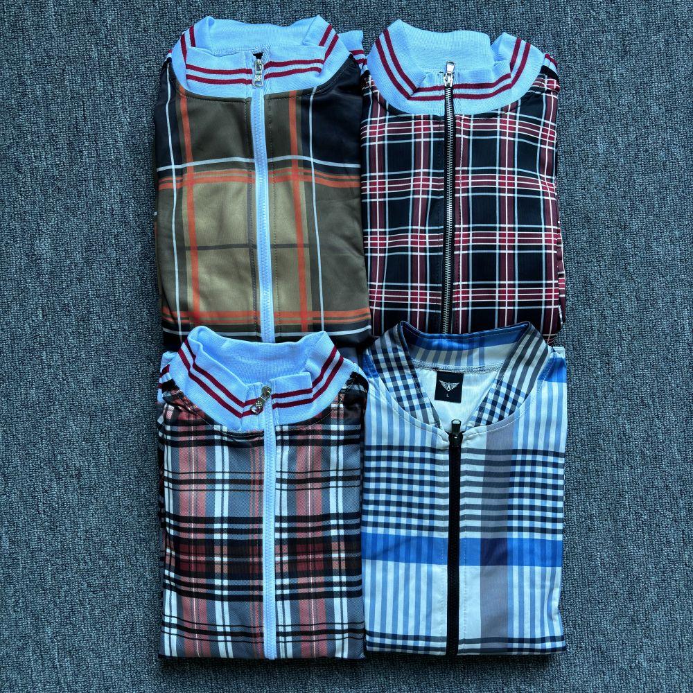 2024 Podzim/Zima Nový módní trend Ležérní set pro muže Evropský a americký Kostkovaný Módní kabát Sportovní kalhoty se zesíleným sametem