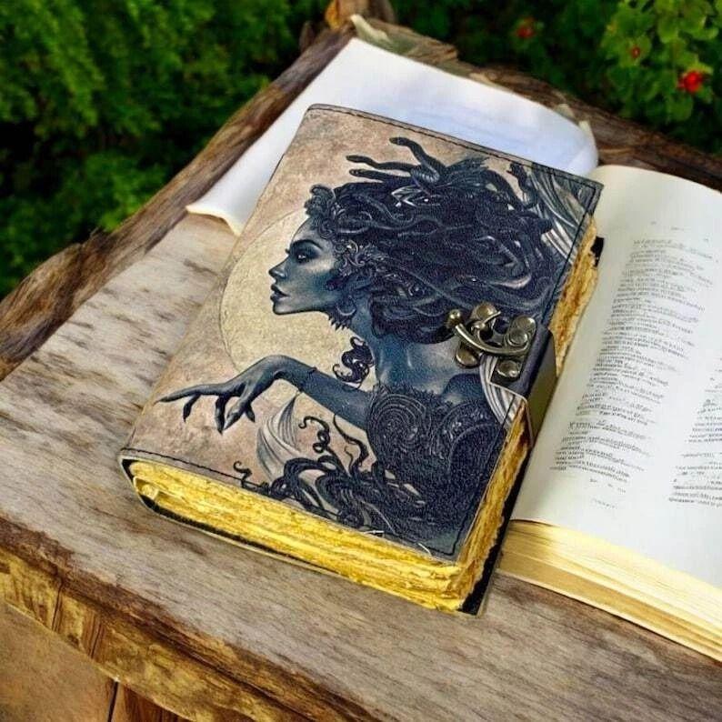 

Кожаный журнал для теневой работы и гримуар, тетрадь, книга заклинаний богини Медузы 7 x 5 in