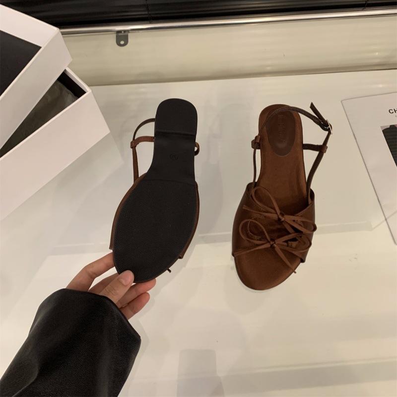 

2025 лето новые атласные сандалии с бантом с открытым носком на плоской подошве с мягкой подошвой, с круглым носком, для улицы, на плоском каблуке, крутые шлепанцы 39