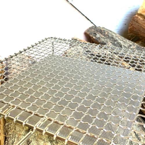 Tsujiwa Wire Mesh Stainless Steel Grilling Net with Handles, Large, Square Handles, for BBQs and Camping, with Guard Net