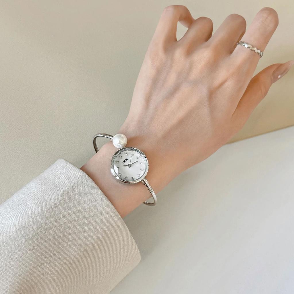 Luxury Fashion Mother-of-Pearl Dial Pearl Bracelet Women's Watches High-Quality Gemstone Quartz Ladies Watch Convenient to Wear