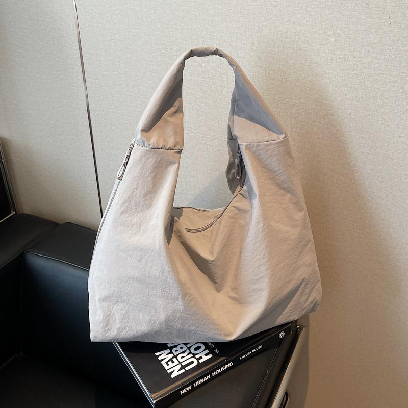 Trend Casual Nylon Tote Bag Women's Solid Color Wind Versatile Large-capacity Shopping Bag Commuter Shoulder Armpit Bag