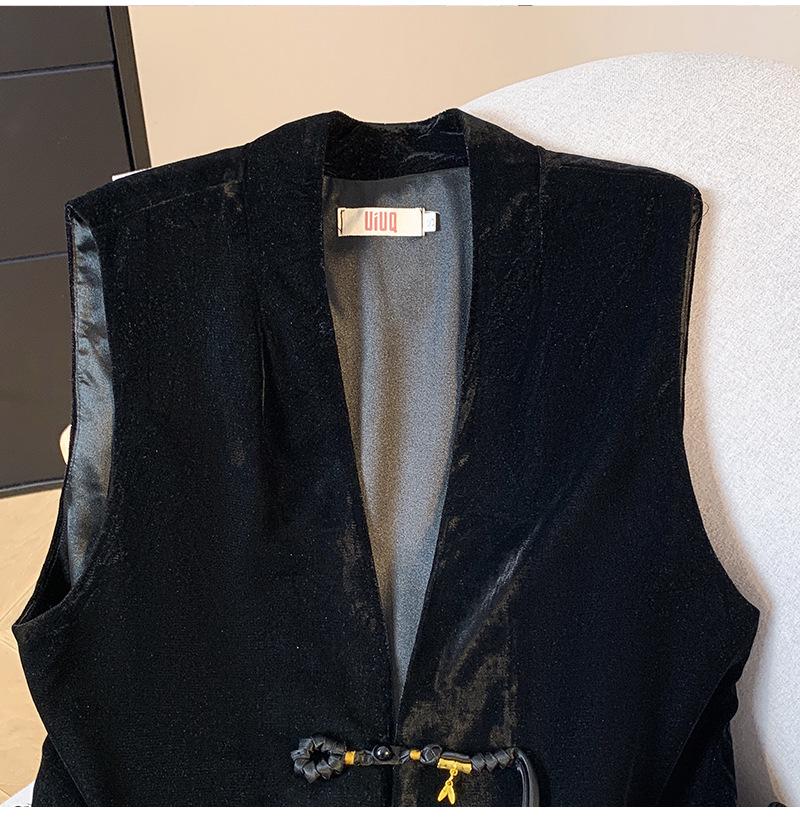 Elegant Embroidered Gold Velvet Stand Collar Waistcoat