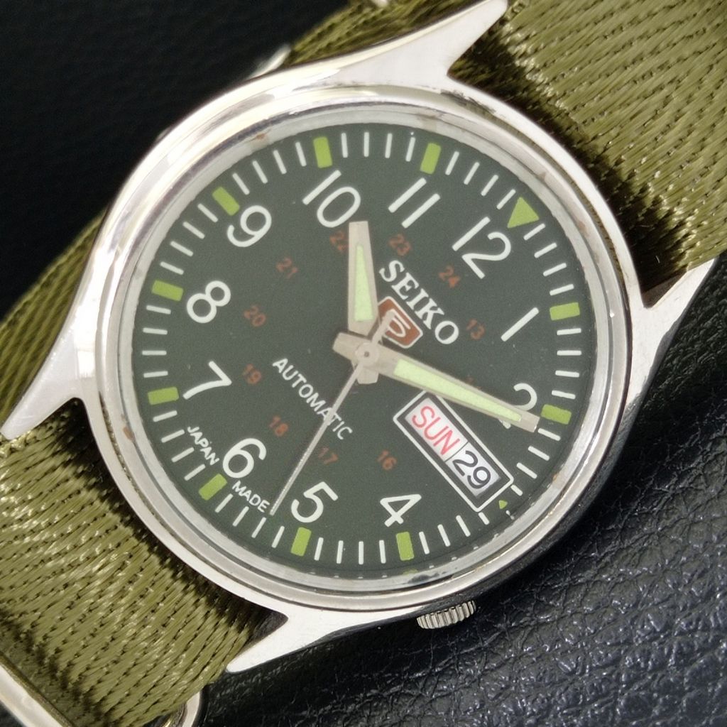 Seiko 5 AUTOMATIC JAPAN MENS VINTAGE GREEN COLOR DIAL WATCH A701658-5 R206c-a701658