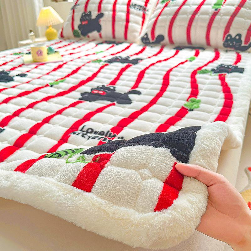 

Стеганый велюровый наматрасник - Мягкая коралловая флисовая зимняя накладка, Утолщенный и теплый татами-мат. Pair of Pillowcases