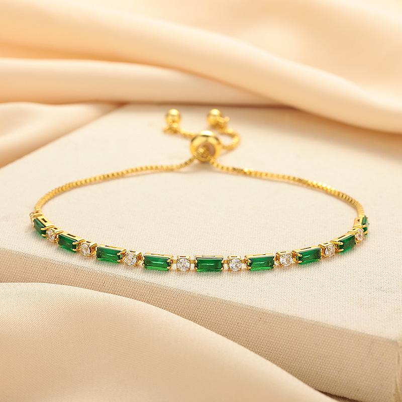

Fashion green bracelet, adjustable with pull-out