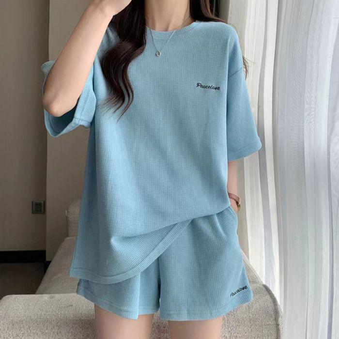 Summer 2025 Women's Sporty Two-Piece Set: Fashionable Shorts & Short-Sleeve Tee for a Versatile, Relaxed Look