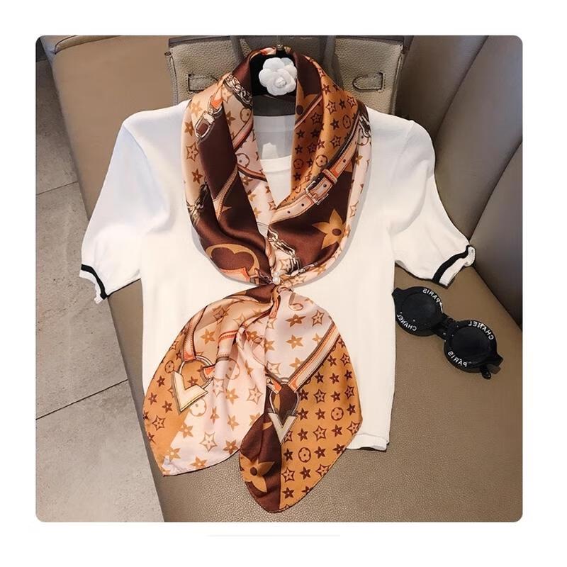 

HANDUNYOU French Style Striped Star Chain Square Scarf