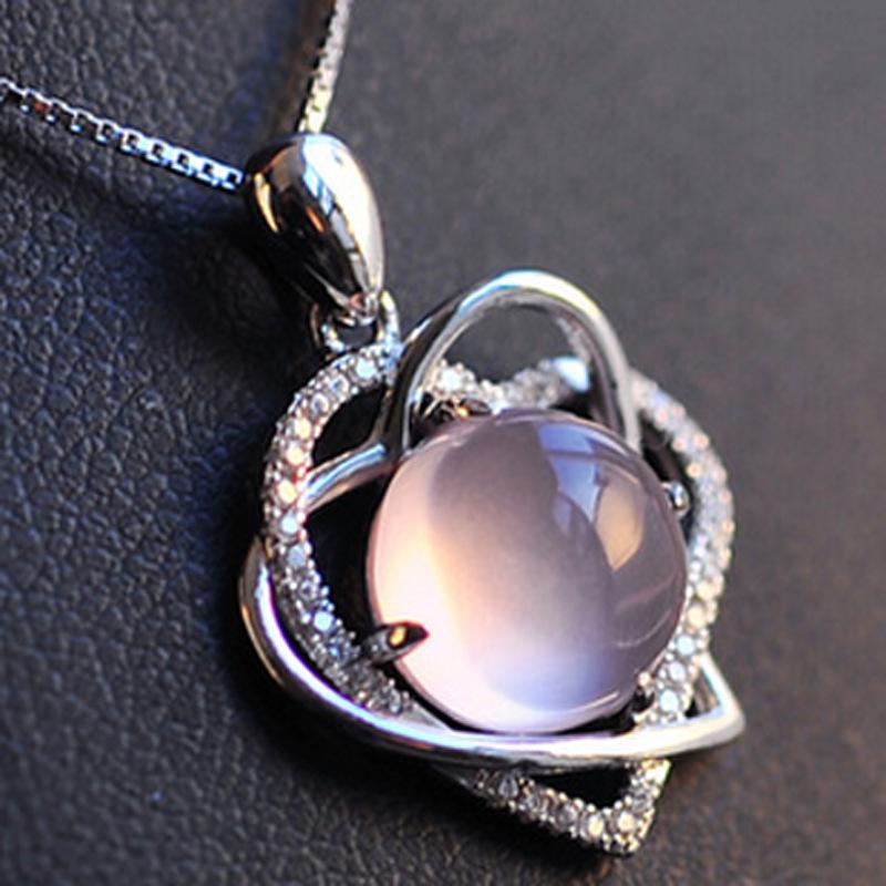 Japanese & Korean Fashion Pink Crystal Women's Clavicle Necklace with Rose Quartz Pendant.
