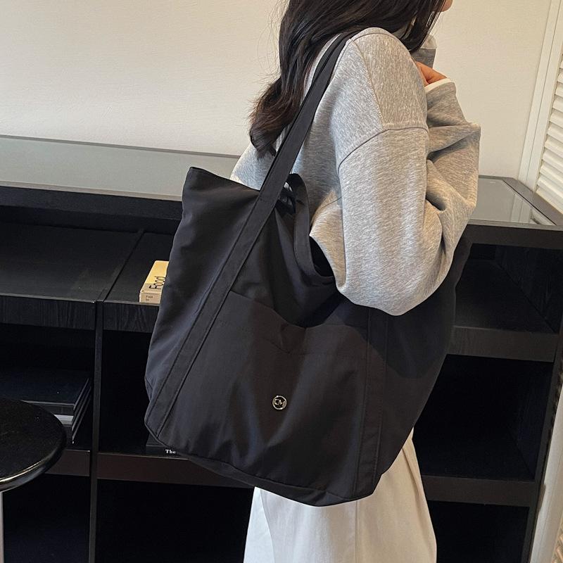 Niche design casual personality shoulder bag autumn and winter new tote bag 2025 trendy women's fashion bag