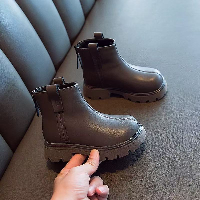 Dívčí boty 2025 podzim a zima nové dětské krátké boty sametové martensky dětské kožené boty módní všestranné velké bavlněné boty