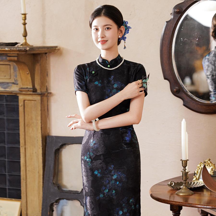 Autumn black cheongsam long 1011 new improved imitation fragrant cloud yarn retro fashion girl Chinese style dress