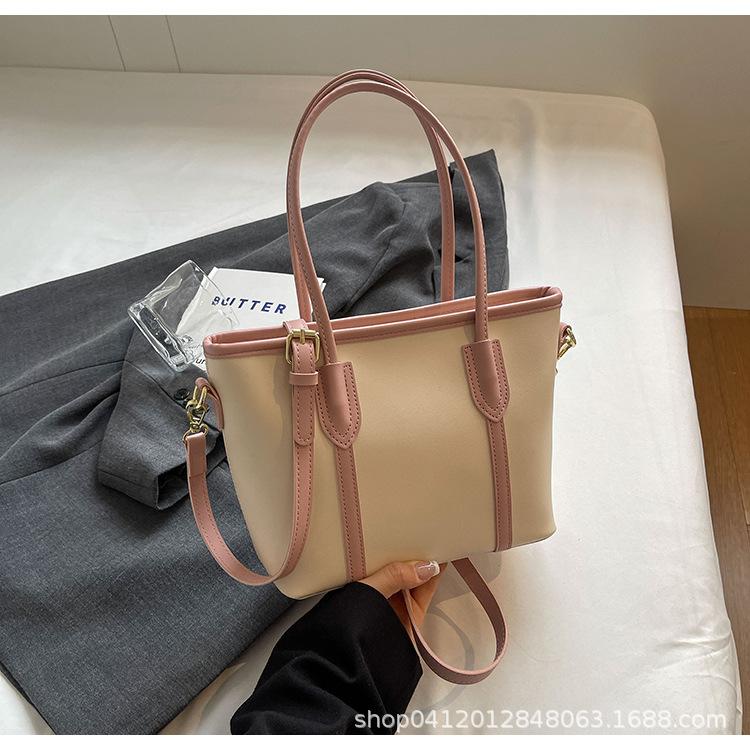 

Korean version of niche portable bucket bag women s 2025 new fashion texture messenger bag foreign style commuter shoulder bag