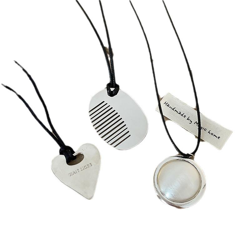 Comb Love Metal Pendant Long Black Rope Necklace Women'S Retro Light Luxury Elegant Fashion Versatile Neck Chain Sweater Chain