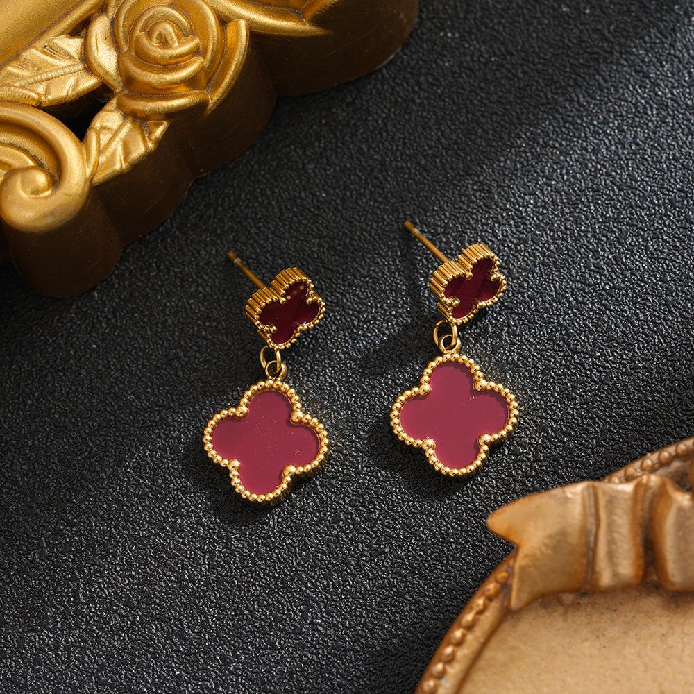 Pendientes de acero de titanio con trébol de cuatro hojas de estilo coreano que no se decoloran para mujer: elegantes, modernos, con borla sencilla y versátiles.