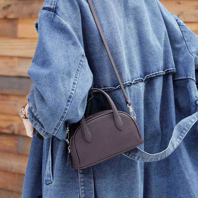 Leather Portable Bowling Bag Women's 2026 New Niche Fashion Pillow Bag Versatile One Shoulder Crossbody Small Bag