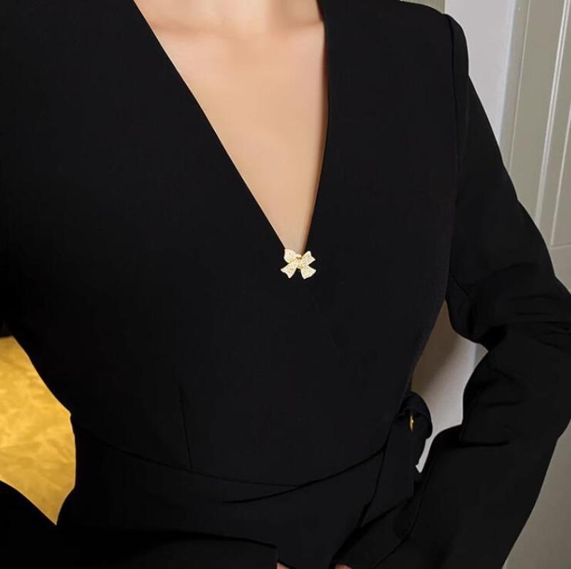 Fashion Retro Alloy Big Brooch Bow Pin Temperament Versatile Clothing for Women Jewelry