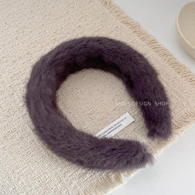 Chic Autumn Winter Plush Skull Headband: Fashionable Wide Brim Hair Clip for Women