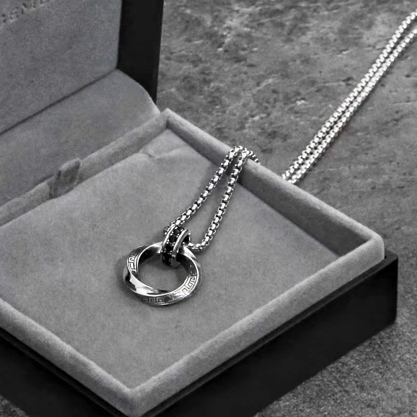 Retro Mobius Strip Pendant Necklace Unisex Hip Hop Premium Personalized Versatile Chain For Men And Women Fashion Jewelry