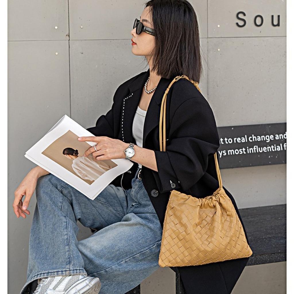 Cross-border trend woven women's bags, garbage bags, one shoulder, underarm bags, portable drawstring, lucky bags, messenger bags, commuter portable.