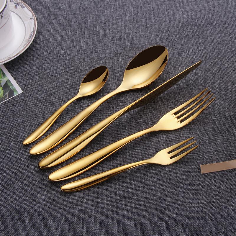Elegantes 4-teiliges goldenes Besteckset: Messer, Gabel, Löffel aus 304 Edelstahl für Hotels