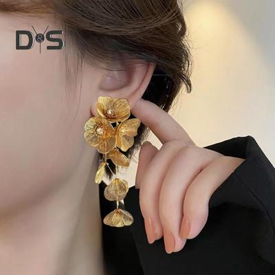 1 Pair Women Drop Earrings Retro Style Flower Shape Sparkling Cubic Zirconia Inlaid Tassel Earrings Jewelry Gift