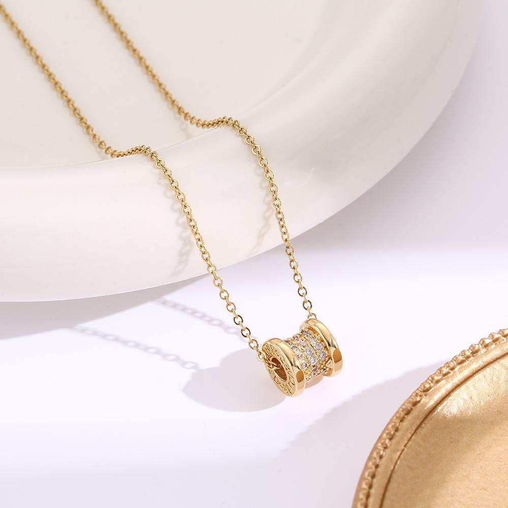 Hochwertige Damen Halskette aus Titanstahl mit vierblättrigem Kleeblatt - Nicht verblassend, vielseitige Schlüsselbeinkette