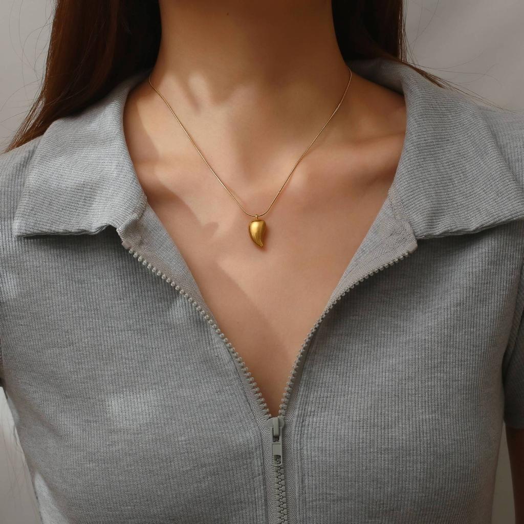 Internet Celebrities Fashion Popular 18K Gold Stainless Steel Water Drop Pendant Women'S Necklace Simple Teardrop Snake Chain