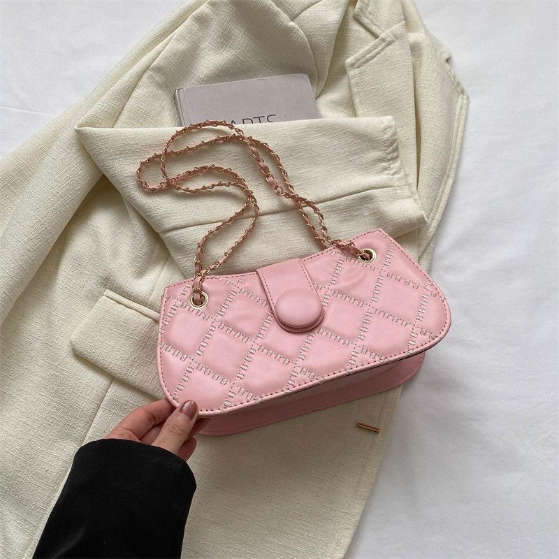 

Маленькая сумка из ромбовидной вышивальной нити, новый зарубежный стиль 2025, модная сумка-цепочка, универсальная сумка-мессенджер, маленькая квадратная сумка на плечо в зарубежном стиле розовый