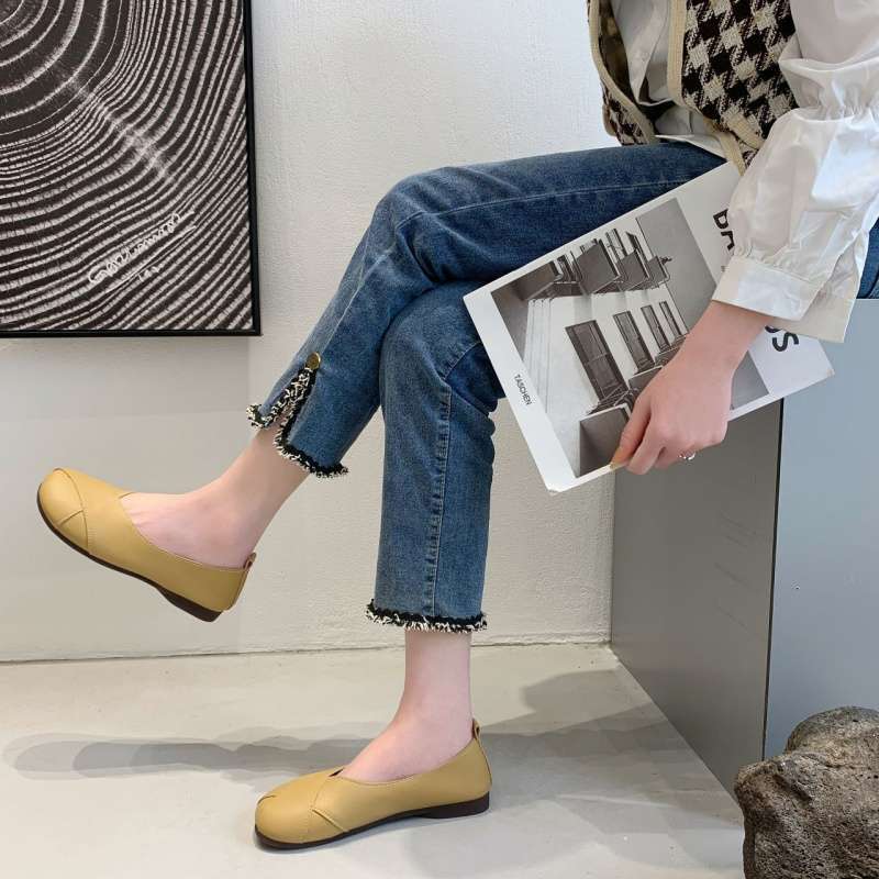 Korean version of student literature and art spring and autumn new comfortable shallow mouth mother single shoes versatile Mori flat bottom one ped