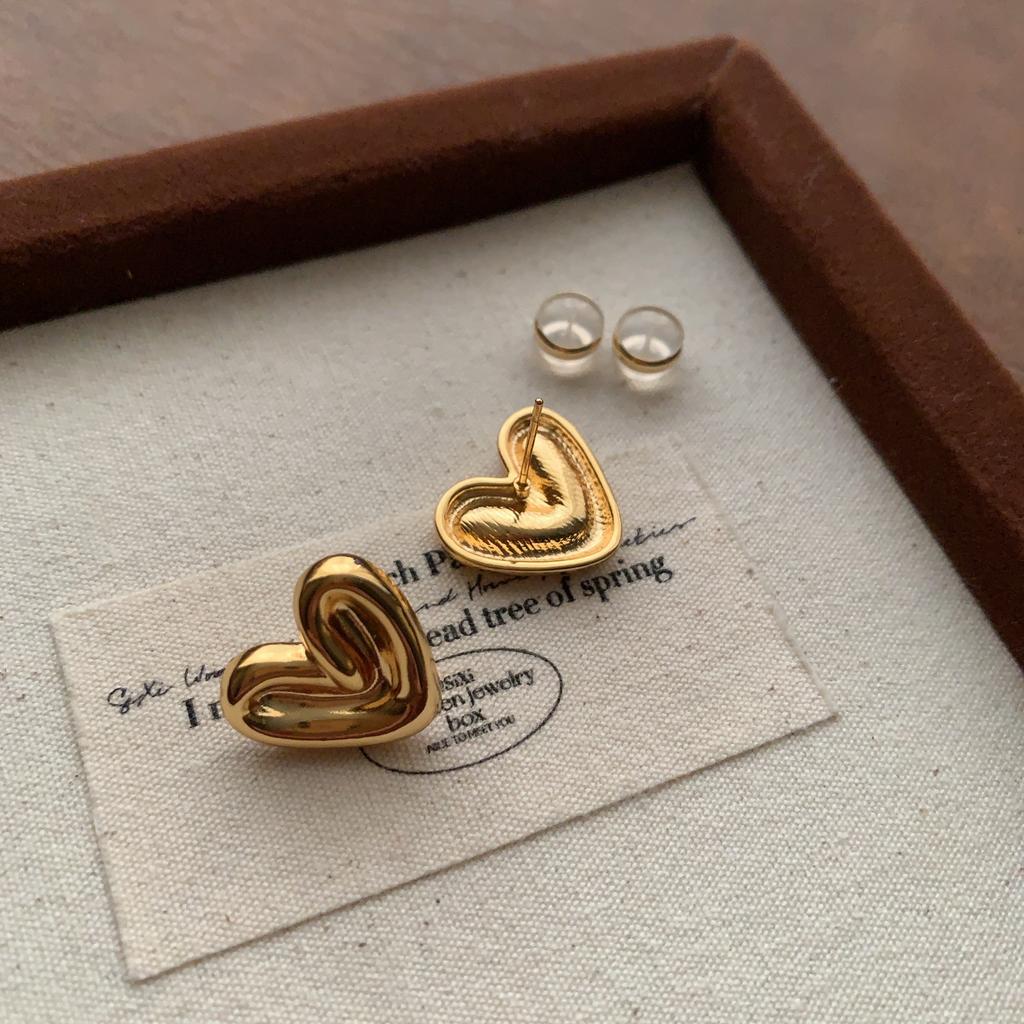 Simple, Concave Texture, Three-Dimensional Heart-Shaped Earrings, Stud Earrings, Light Luxury, Retro Fashion, Exquisite, High-End Texture