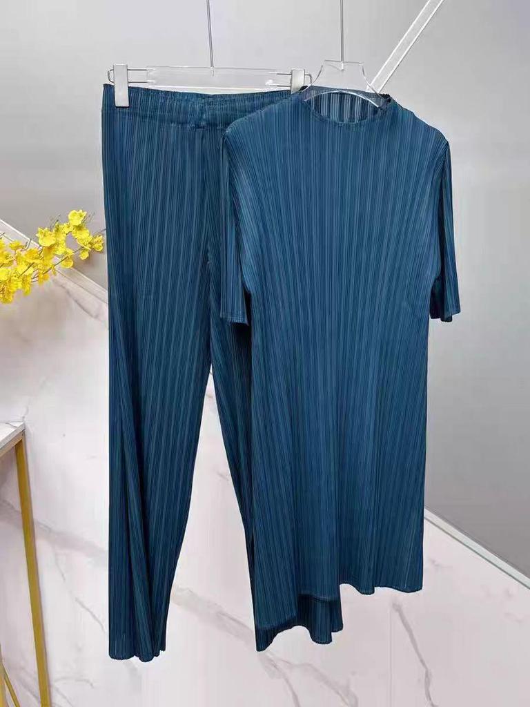 Qian Yue Qing Yan 2026 Pleated Solid Color Fashion Slim Fit Commute Top and Pants Set