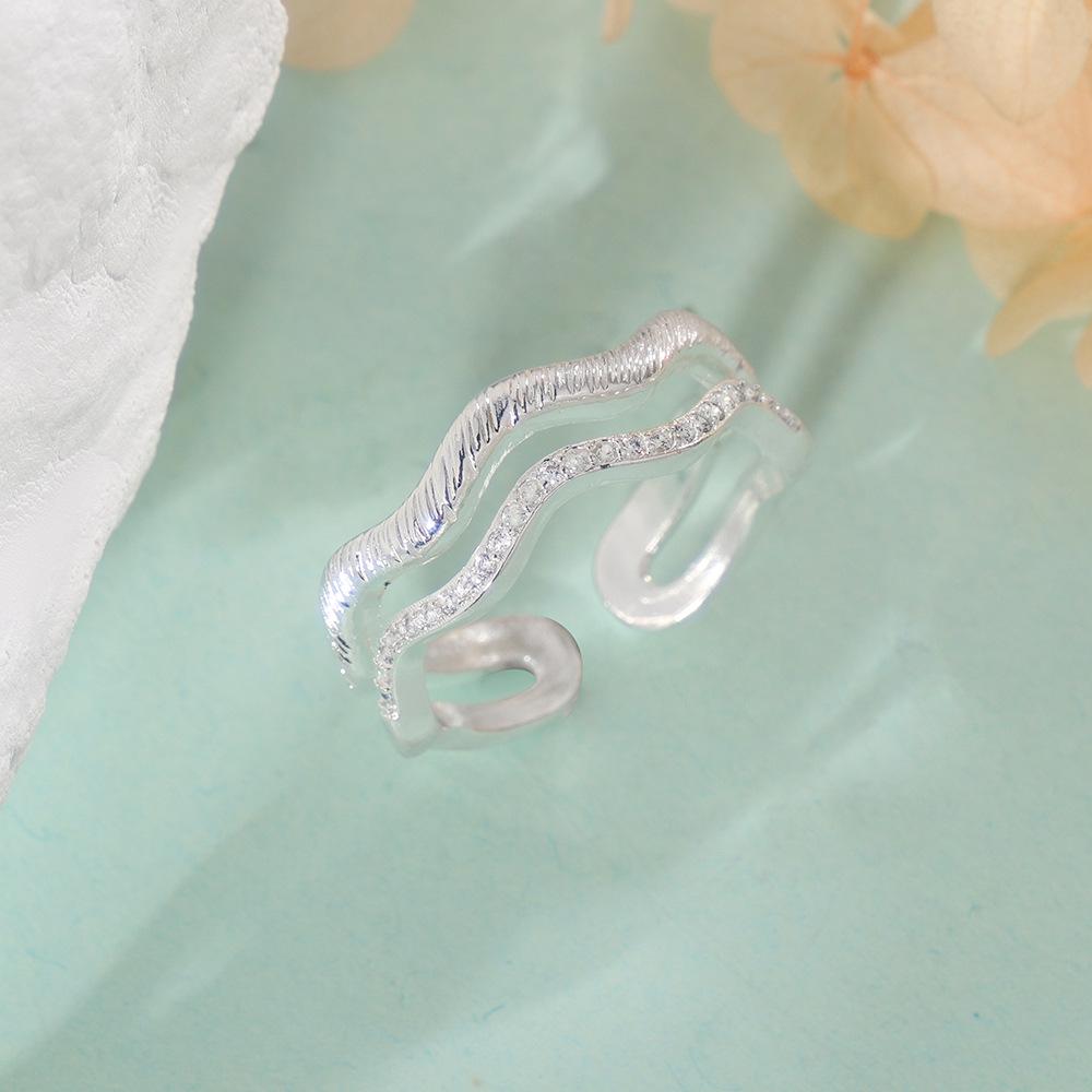 Double-Layer Zircon Ring with Geometric Texture and Full Diamond Water Wave Pattern