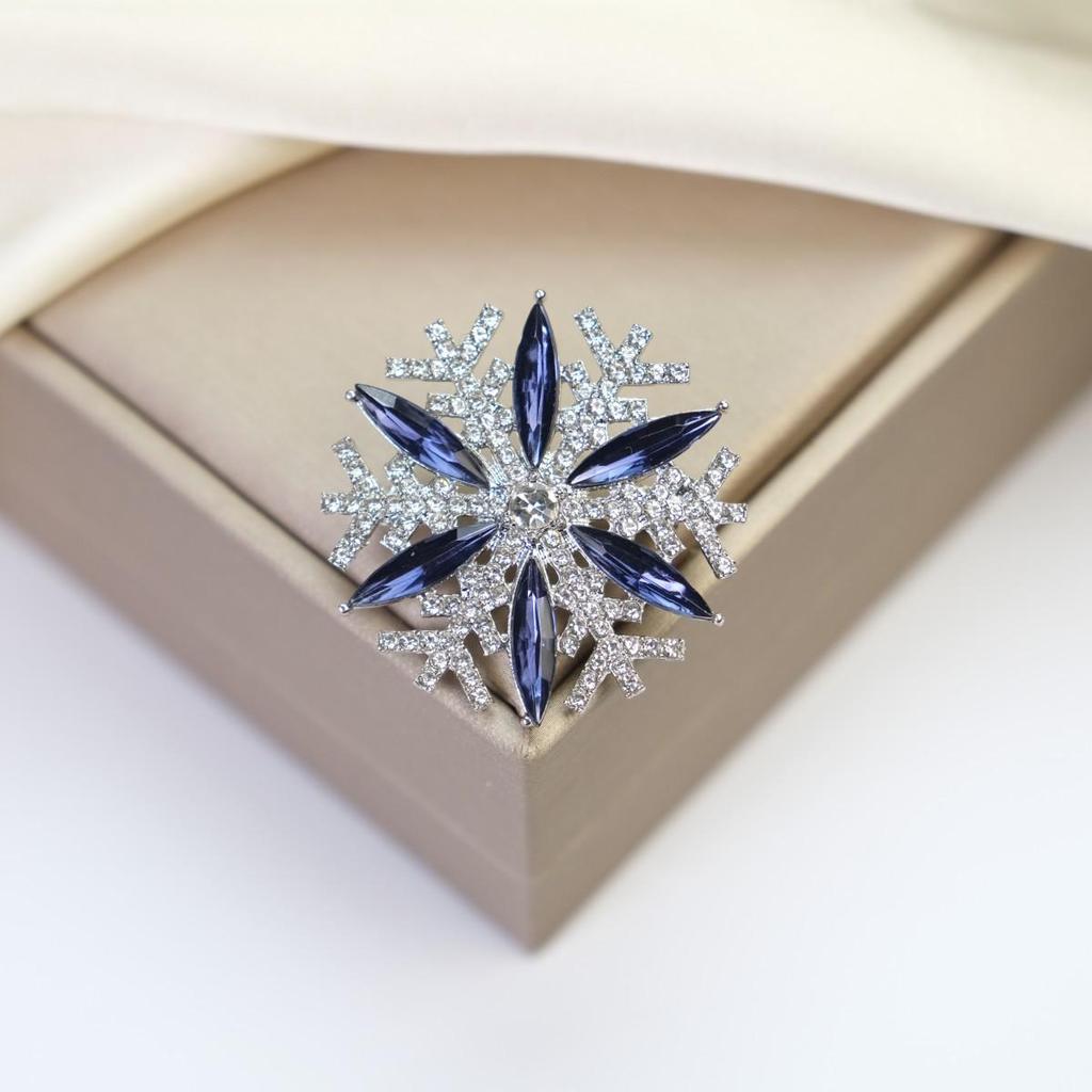 Elegant Women's Brooch: Versatile Bow & Insect Flower Design with Anti-Exposure Feature