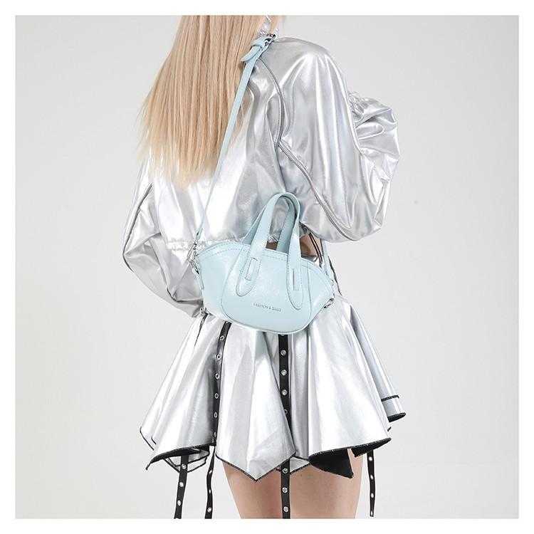 Niche Small Bag Single Shoulder Messenger Bag Women's New Retro Versatile Casual Handbag High Value