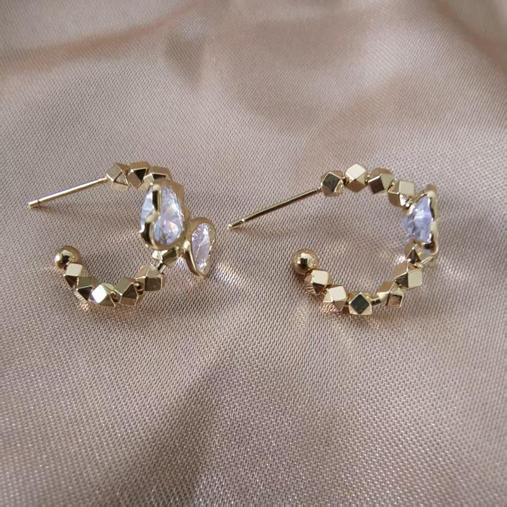 Luxurious High-End Heart-Shaped Zircon Cuff Earrings: Elegant and Trendy C-Shaped Design