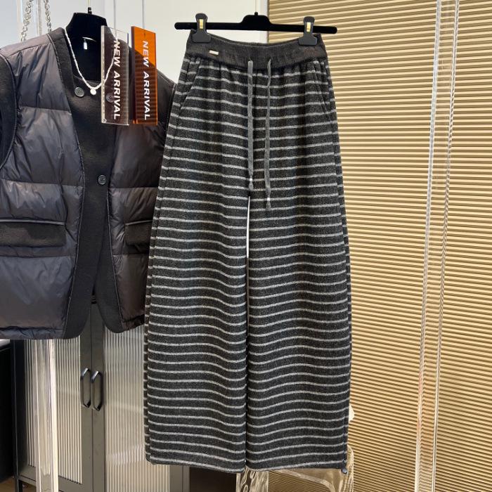 

Women s Winter 2025 Sports Style Velvet-Lined Loose Fit Casual Pants with Contrasting Stripes 3XL