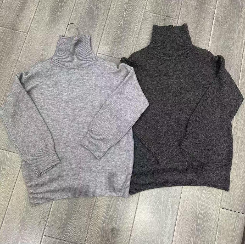 High-End Women's Minimalist Knit Pullover: Solid Color, High Neck Sweater for Early Autumn 2023