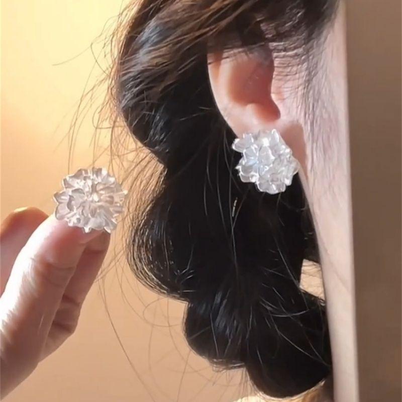 

9 серег-гвоздиков с цветами из смолы, маленькие, свежие, простые и универсальные, нишевая мода и серьги высокого класса.