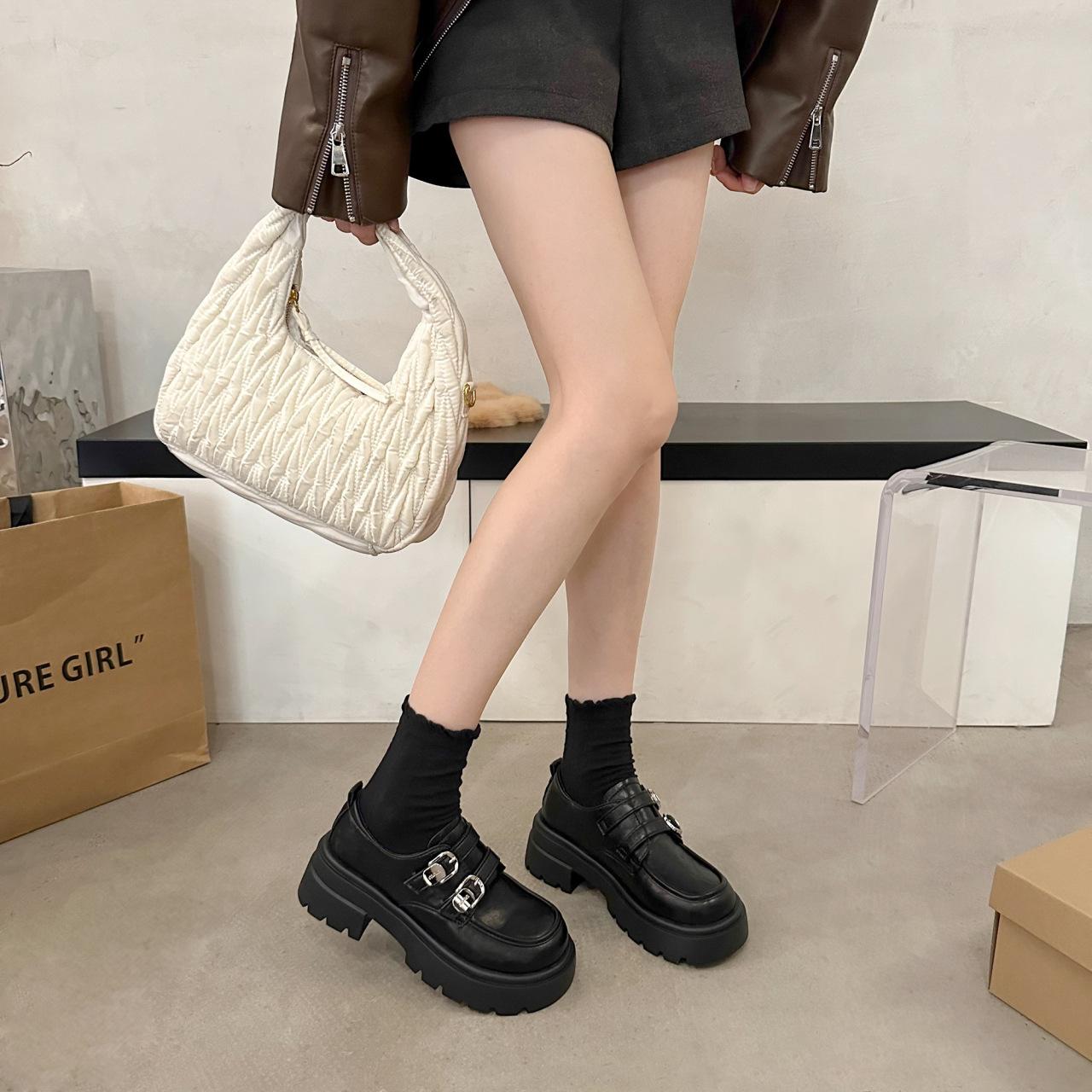 

Одиночные туфли женские зимние 2025 года новые супер модные маленькие толстые подошвы с юбкой мокасины 35 чёрный