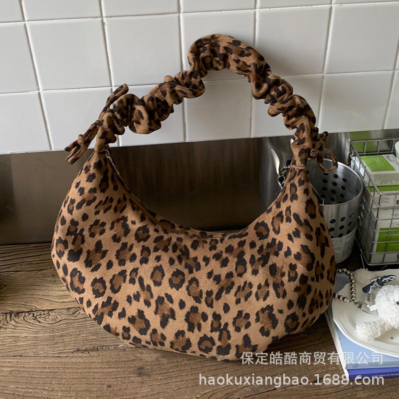 Large Capacity Leopard Print Retro Bag Women's Autumn and Winter 2025 New Casual Niche Design Single Shoulder Messenger Bag Dumpling Bag