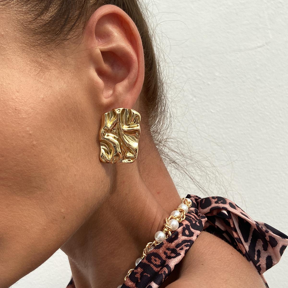 

Преувеличенное чувство металла Вогнутые Выпуклые Жидкие Серьги Персонализированные Трендовые Плиссированные Нерегулярные Большие Серьги Модные Женские Серьги Для Ежедневных Поездок